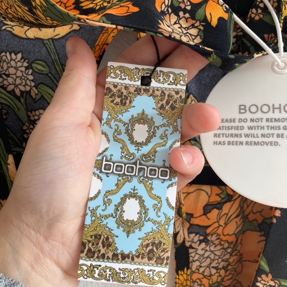 New with Tags | Boohoo Floral Wrap Front Open Back Romper Playsuit - Picture 10 of 15